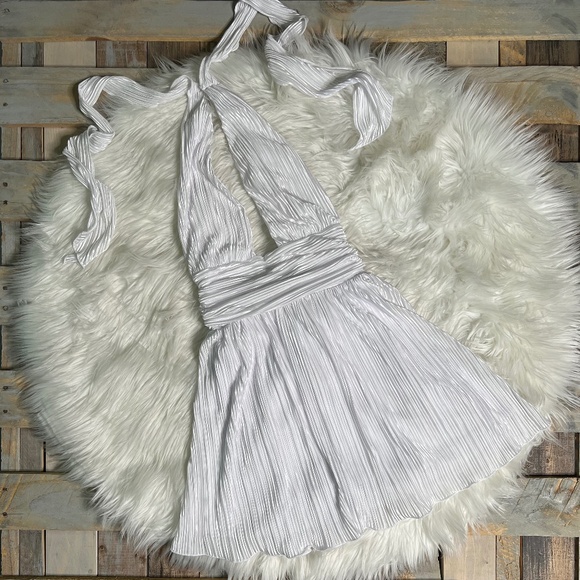Like New [Lucy In The Sky] White Pleated + Halter Mini Dance Dress | Small 2 · 4